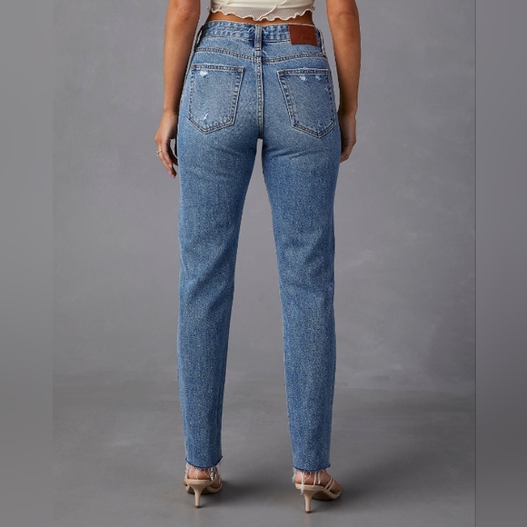 Sharpae Highrise Distressed denim - Picture 2 of 5